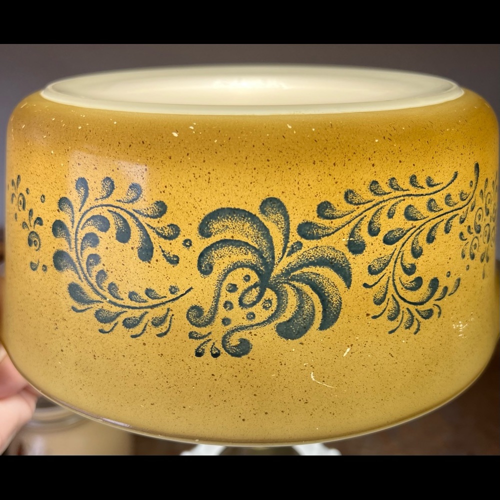 Homestead Pyrex Casserole - Picture 4 of 6